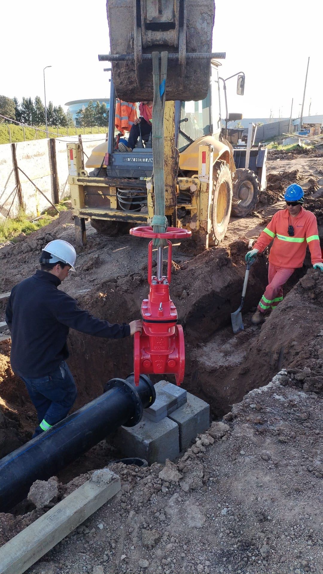 Obra de tuberías para sistema contra incendios industrial